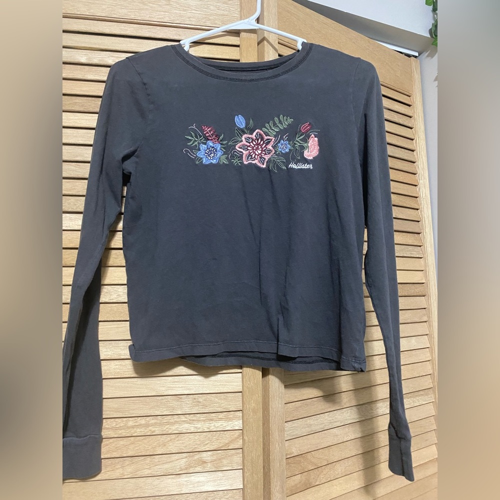 Hollister Long sleeve shirt. Size- Medium